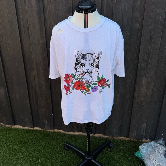 SHEIN White and Red Cat Face Tee Shirt 1X - Picture 6 of 7